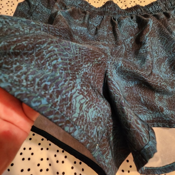 NWT..women's shorts - Picture 5 of 8